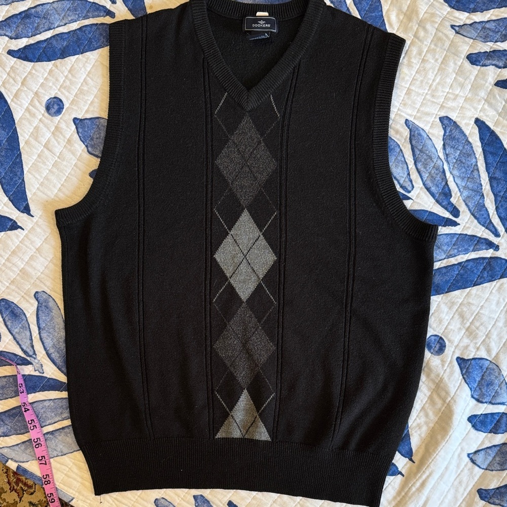 Dockers Medium Black Argyle V-Neck Sweater Vest